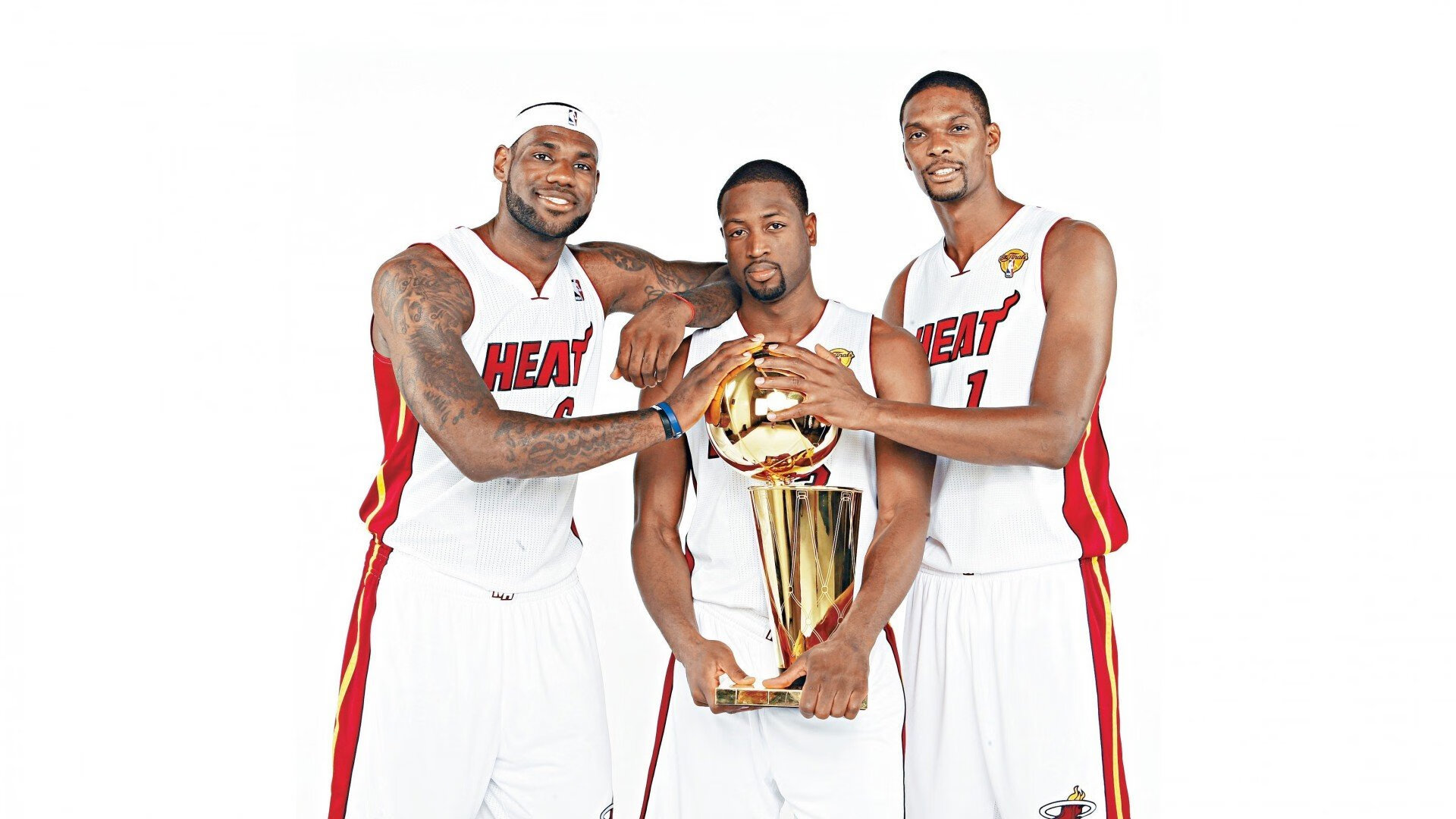 世界杯热门话题-体坛魔幻现实，上海海港备战NBA，辽宁本钢征战德国杯，网友调侃德约科维奇躺枪